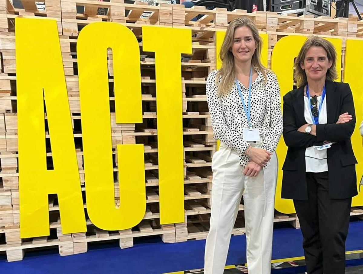 Sara Aagesen y Teresa Ribera, nueva y saliente ministras para la Transición Ecológica y vicepresidentas del Gobierno.