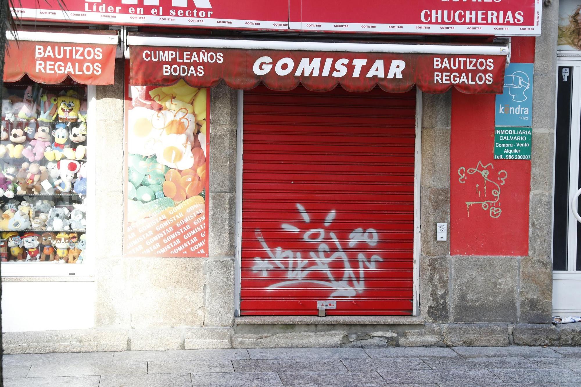 Clamor en el Calvario contra las pintadas en peatonal más transitada de Vigo