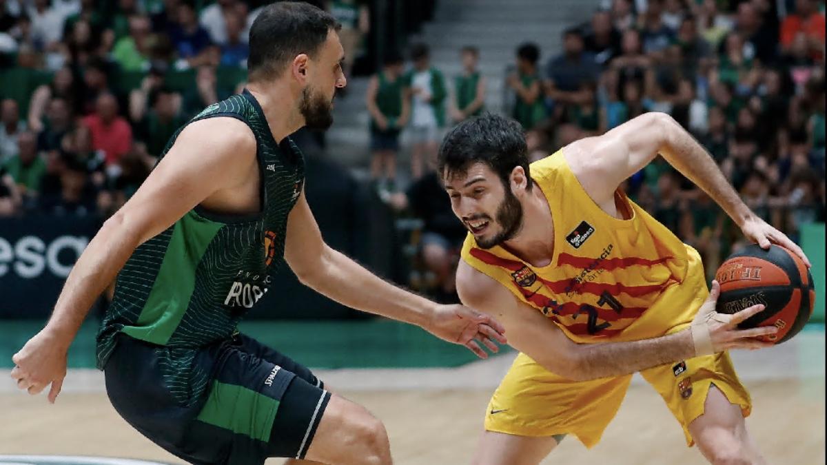 Abrines en una acción de la serie contra el Joventut