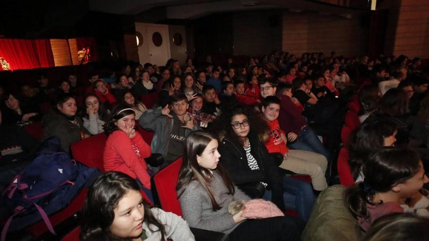 Niños participantes en la presentación de la evaluación del contenido del plan de infancia.