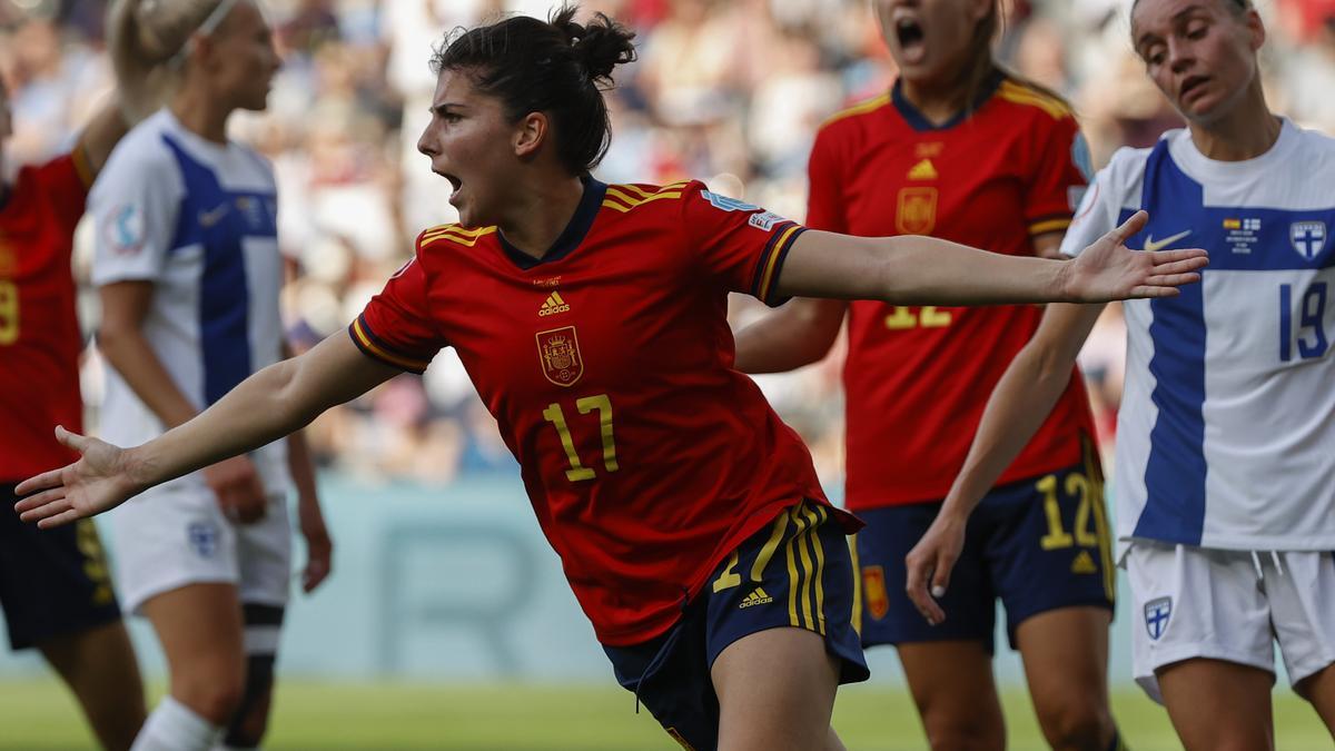 Lucía García celebrando su gol