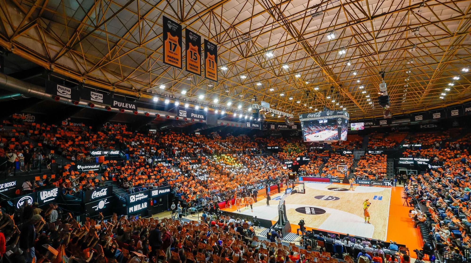 En imágenes | Primer partido de la final entre Valencia Basket y Casademont Zaragoza