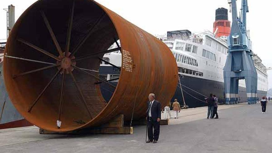 Una de las piezas de gran tamaño que se trasladan al Puerto de Vigo.