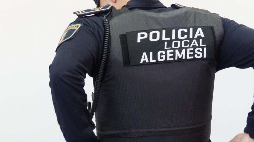 Se encuentra una cartera con mil euros en Algemesí  y la entrega a la policía