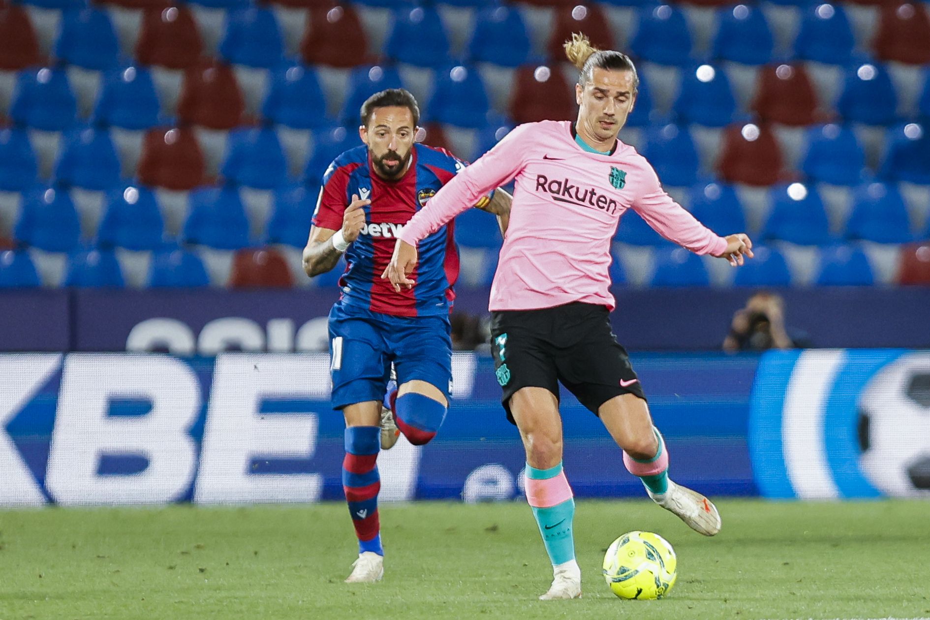 Las imágenes del empate entre el Levante y Barcelona en el Ciutat de València