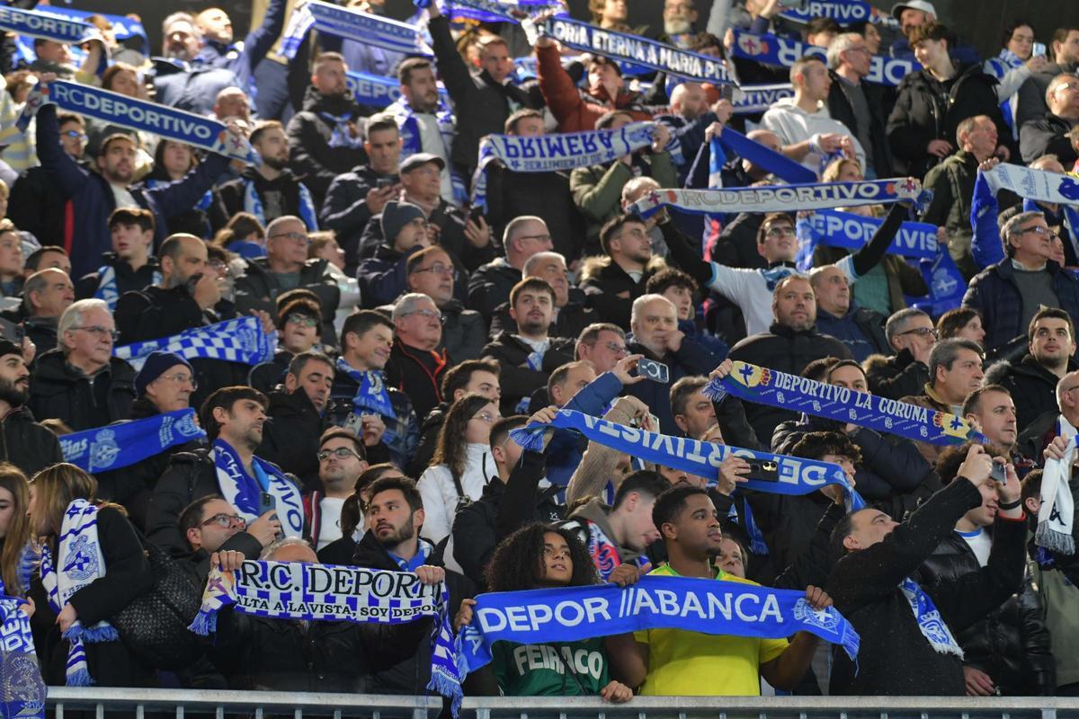 Magia blanquiazul en un Riazor pleno para el partido de octavos de Copa del Rey