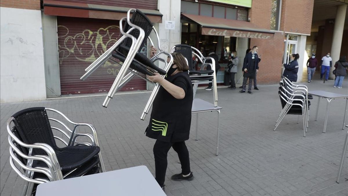 BARCELONA 21 12 2020  Sociedad   Restricciones apertura bares i restaurantes i terrazas Foto de cierre a las 9 30h   En bar de Poblenou  FOTO de FERRAN NADEU