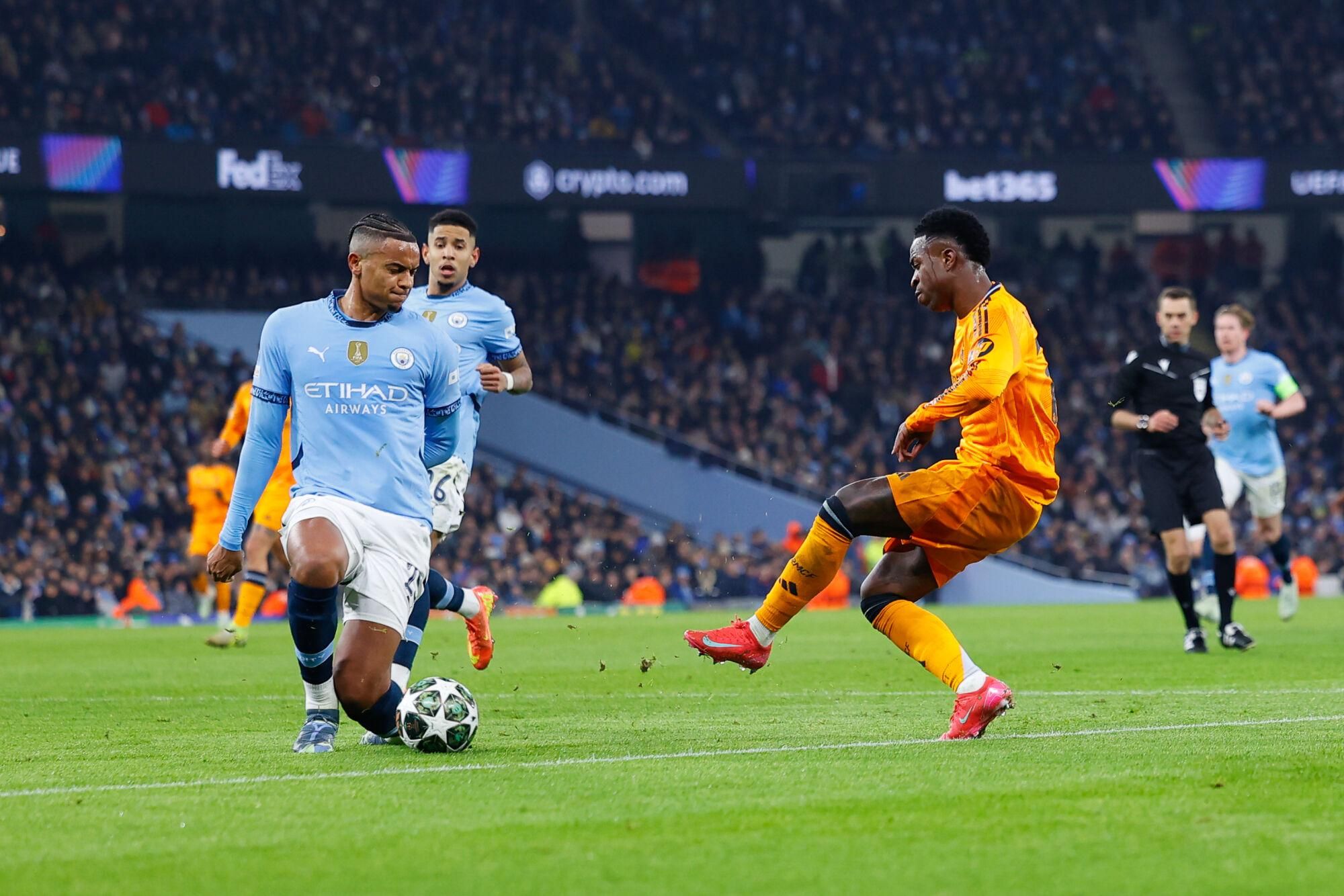 Vinicius Junior of Real Madrid and Manuel Akanji of Manchester City in action during the UEFA Champions League 2024/25  League Knockout Play-off First Leg match between Manchester City and Real Madrid at Manchester City Stadium on February 11, 2025, in Manchester, England. AFP7 11/02/2025 ONLY FOR USE IN SPAIN. Dennis Agyeman / AFP7 / Europa Press;2025;SPAIN;SPORT;ZSPORT;SOCCER;ZSOCCER;Manchester City v Real Madrid - UEFA Champions League 2024/25 League Knockout Play-off First Leg;