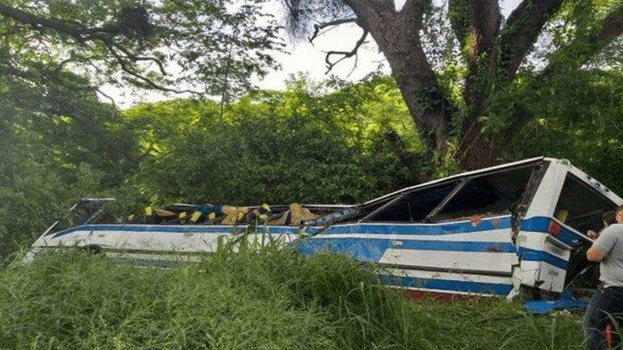 Al menos 18 muertos por el choque de un autobús de pasajeros en Venezuela