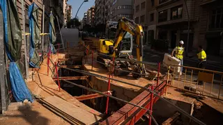 Los vecinos de la calle Muntaner afrontan "con paciencia" el corte del tráfico durante 13 meses por las obras de la L8 de FGC