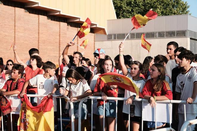 Fotogalería | Así viven en Don Benito la gran final del Mundial 2026 con su paisano Pedro Porro
