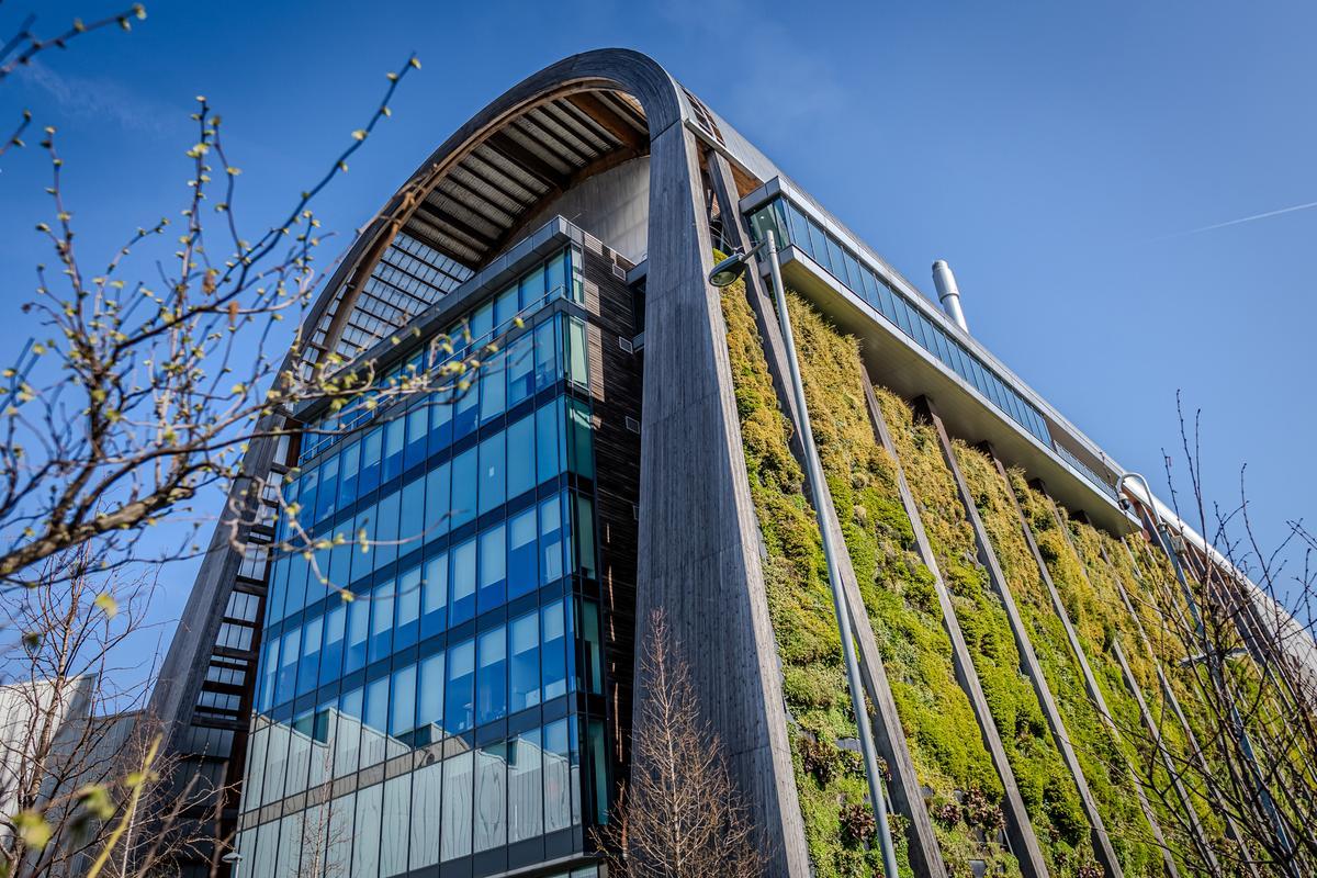Fachada de la planta de valorización energética de Veolia en Leeds (Reino Unido).