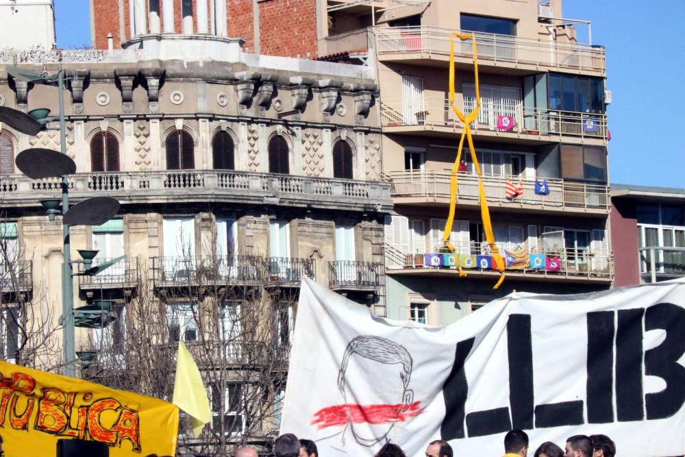 La Marxa Groga es concentra davant la subdelegació del govern espanyol a Girona