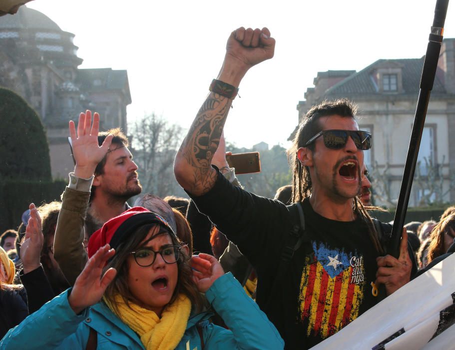 Pro-independence demonstrators shout during a ...