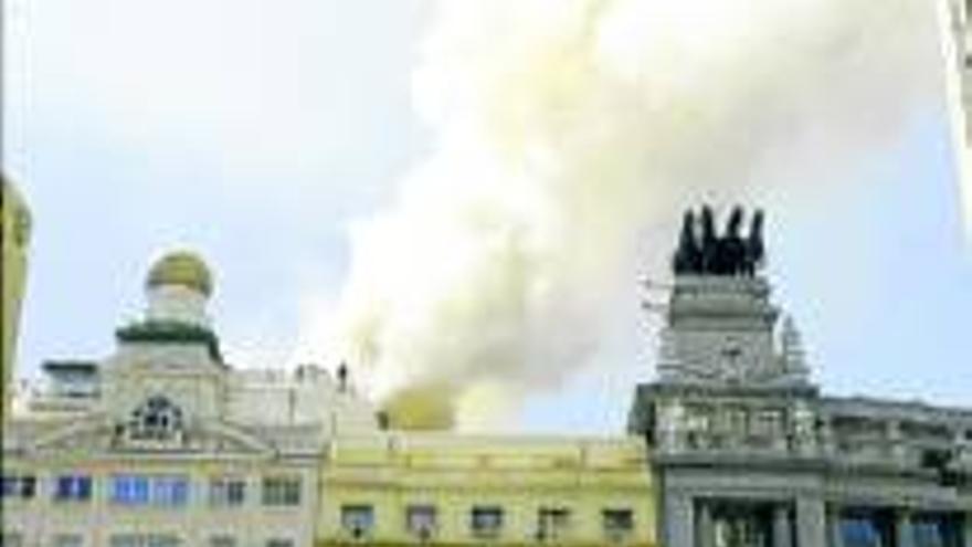 Un incendio obliga al Alcázar a  suspender todas las funciones