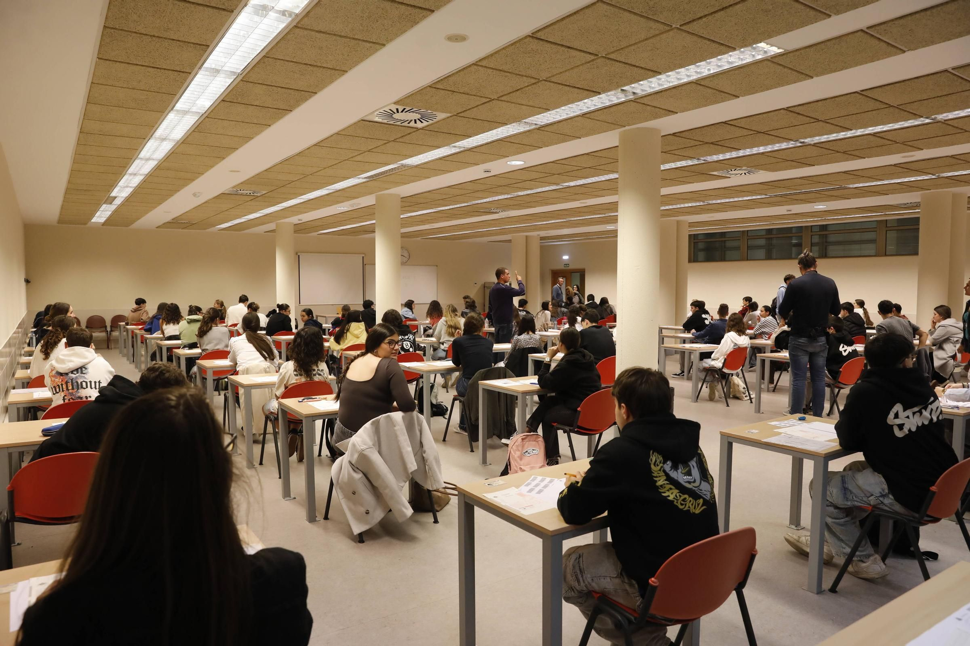 EN IMÁGENES: Así se vivió la primera jornada de la PAU en Asturias