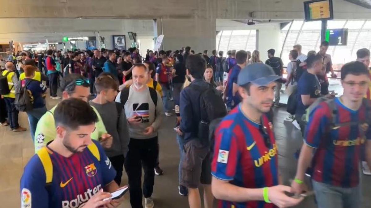 Las aficiones de Barcelona y Real Madrid ocupan Sevilla antes de la final de Copa del Rey