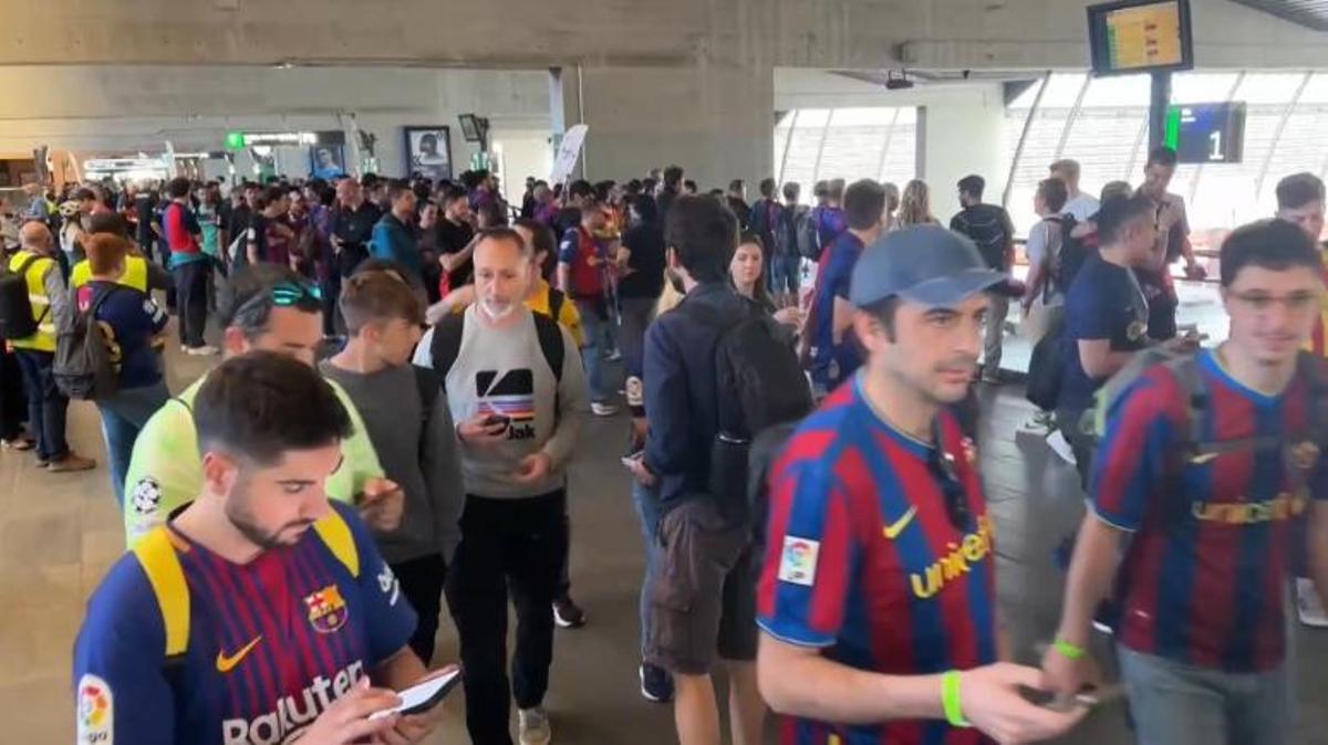 Las aficiones de Barcelona y Real Madrid ocupan Sevilla antes de la final de Copa del Rey