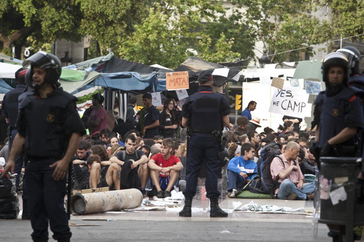 El desalojo de plaça Catalunya, visto por Danny Caminal.