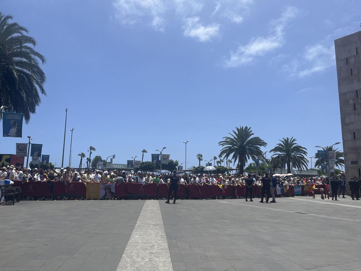 Teatro Pérez Galdós, en Las Palmas de Gran Canaria, a la espera de la llegada del Papa