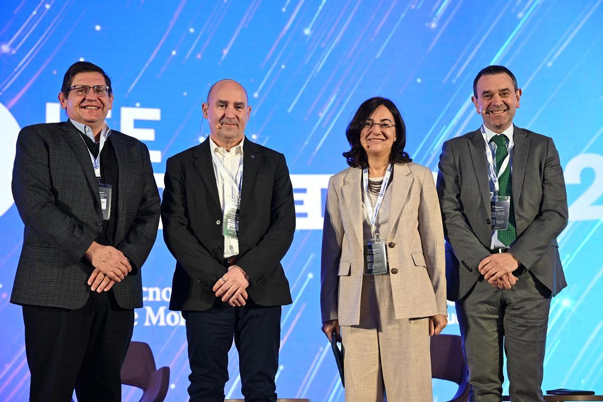 Por la izquierda, Miguel Ángel Montoya, director de la división europea del Instituto para el Futuro de la Educación (IFE) del TEC de Monterrey, Ramón Vilanova, Concepción López y Vicente Atxa.