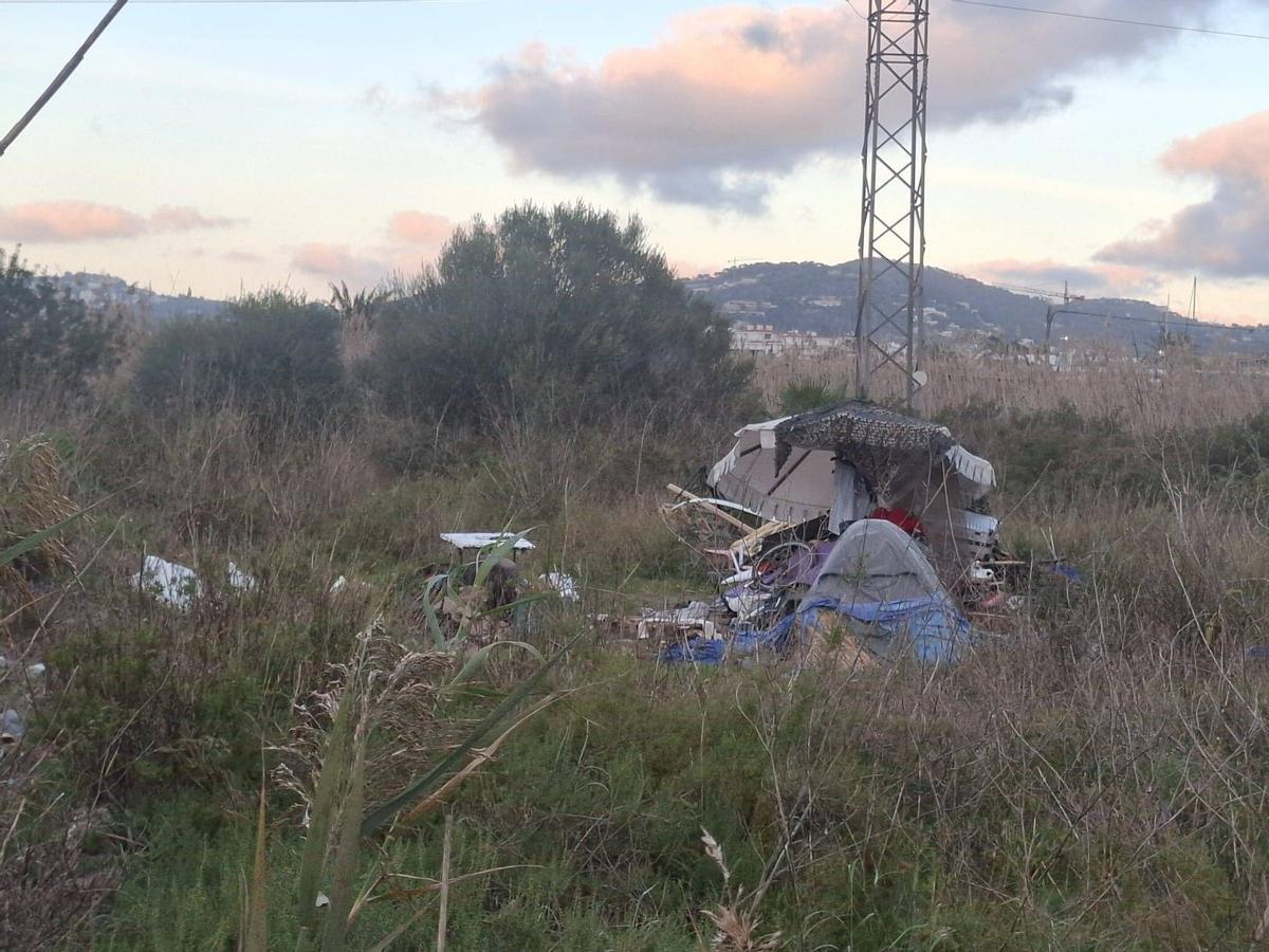 Asentamiento ilegal en ses Feixes des Prat de Vila en Eivissa