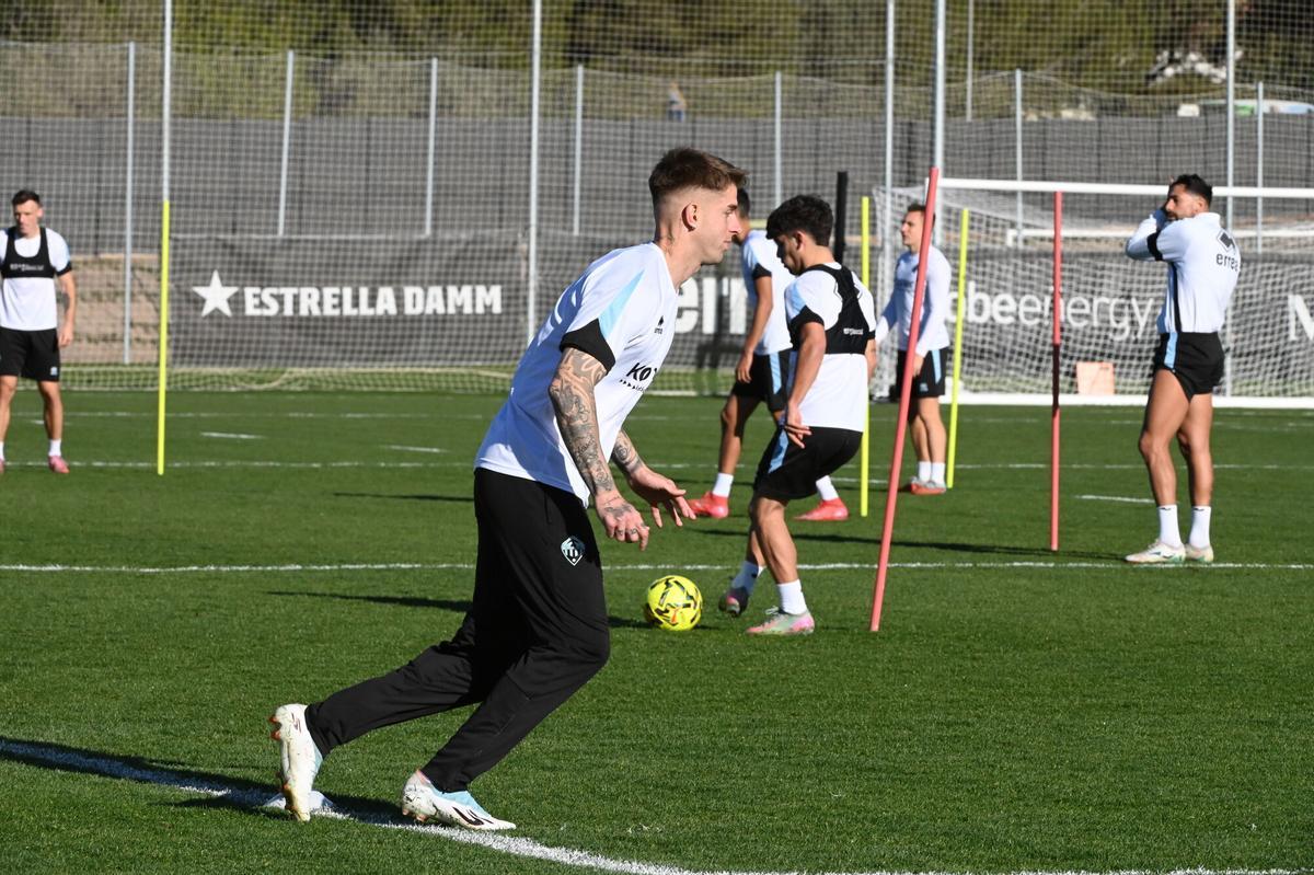 El equipo de Pablo Hernández se ejercita en la ciudad deportiva Globeenergy