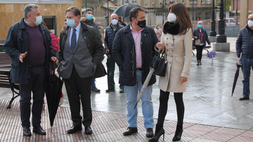 Alfredo Canteli durante la visita a Ciudad Naranco.