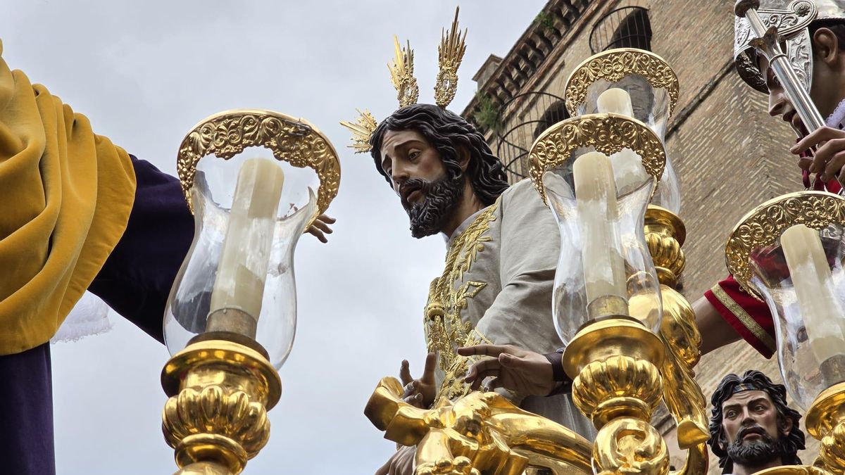 Salida de Jesús de la Paz del Carmen Doloroso.