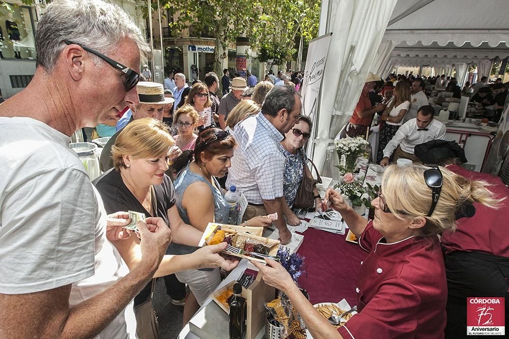 FOTOGALERÍA /Califato Gourmet toma la calle con el concurso de la tapa.