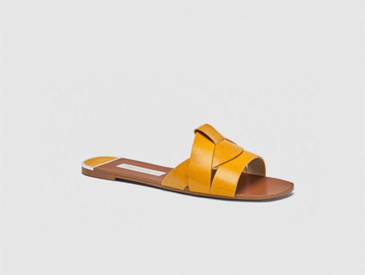 Sandalias piel cruzada mostaza, Zara