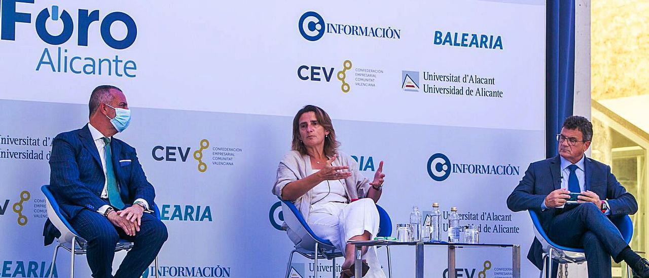 Teresa Ribera, en el Foro Alicante organizado por el Club Información y la CEV. | RAFA ARJONES