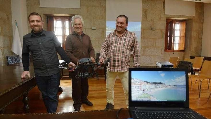 Cuenca, Sobral y Lodeiro, con el dron y una vista de Raxó. // G.S.