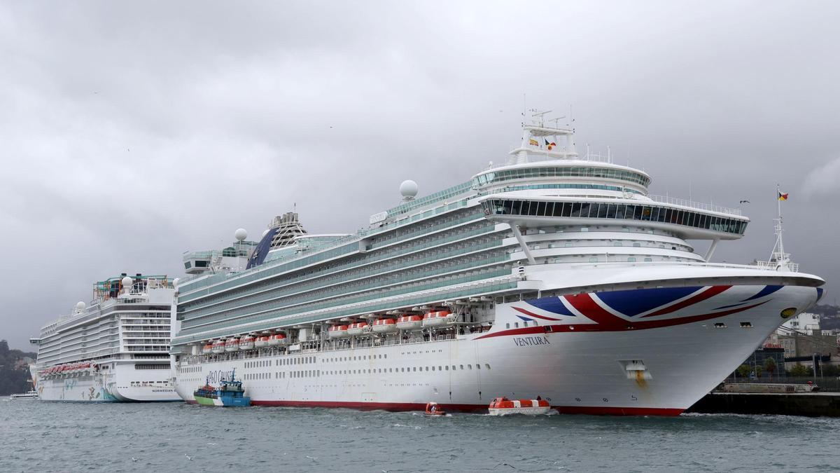 El 'Ventura' y el 'Norwegian Getaway', atracados esta mañana en la terminal de cruceros de Vigo