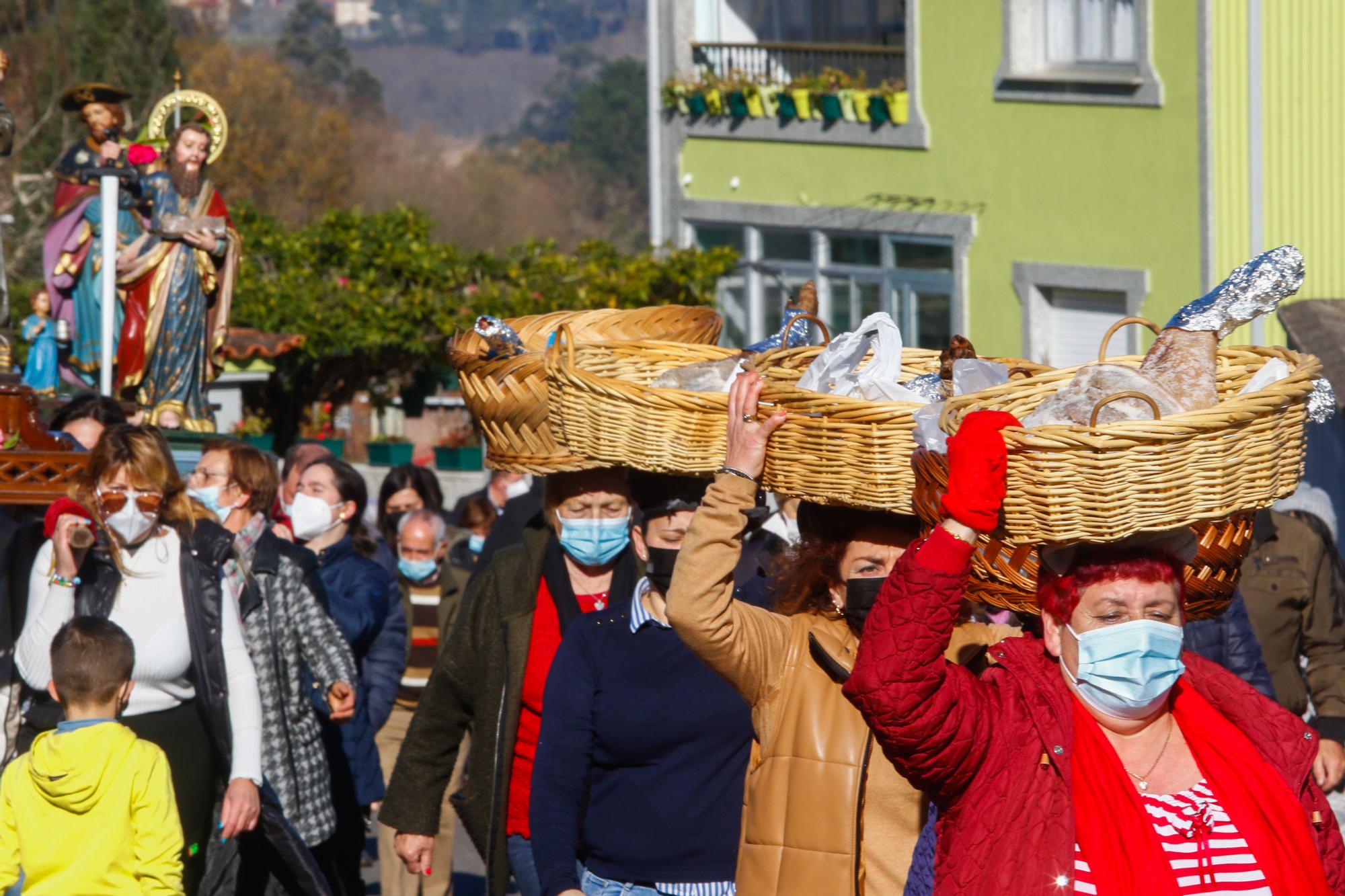Con los santos y los lacones a cuestas en Valga