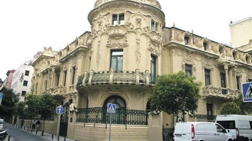 Sobre estas líneas, el logo de la SGAE y de su filial digital. Abajo, el palacio Longoria, sede de la SGAE en Madrid.