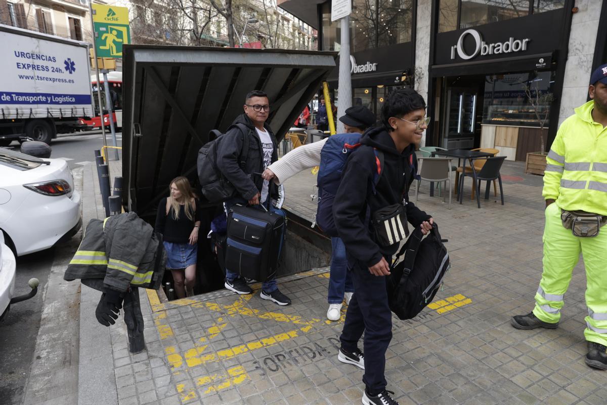 Evacuados 111 pasajeros de un AVE averiado en Barcelona-Sants