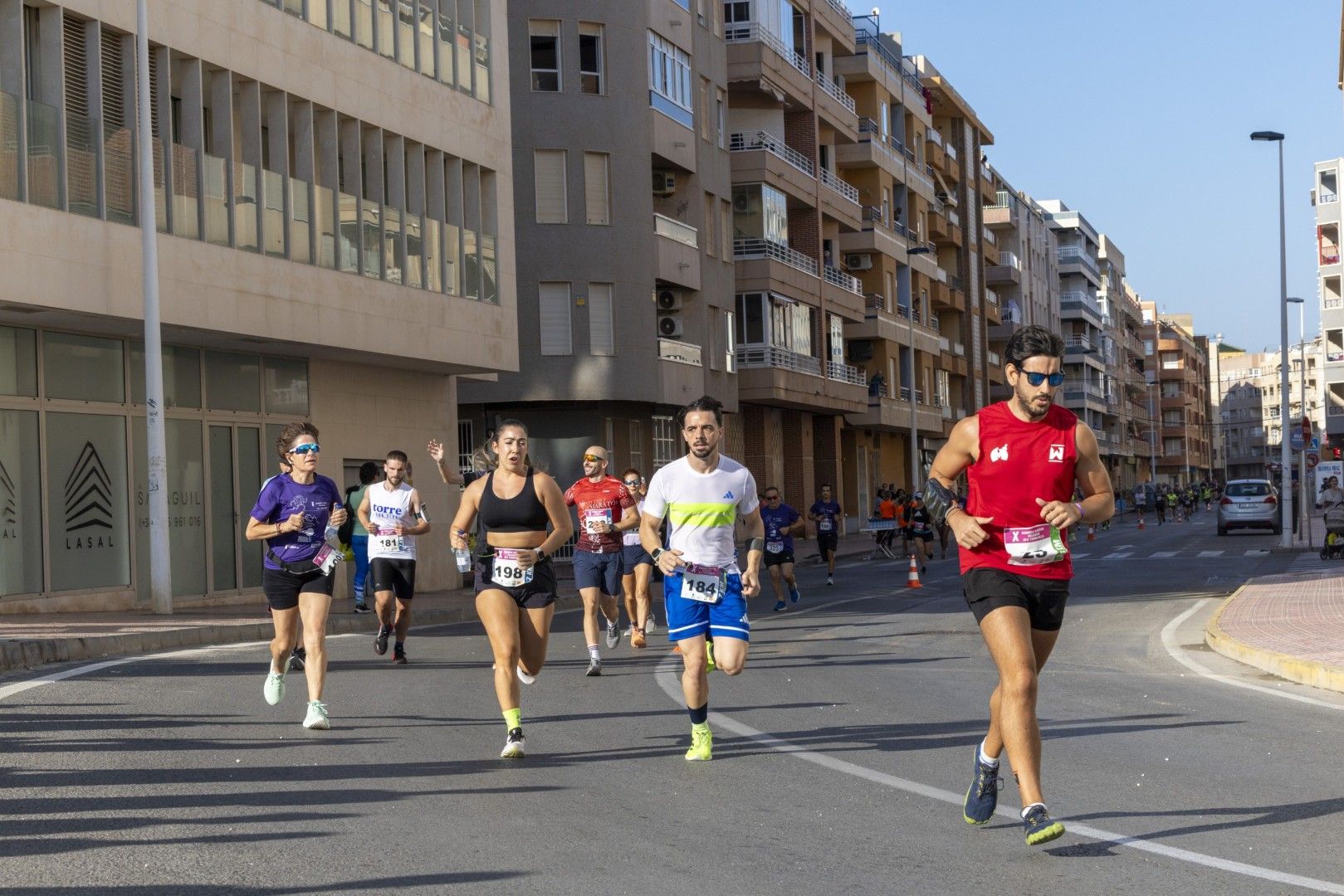 Así fue en imágenes una nueva edición de la carrera solidaria de AFA Torrevieja