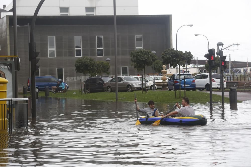 El temporal causa importantes inundaciones en Avilés