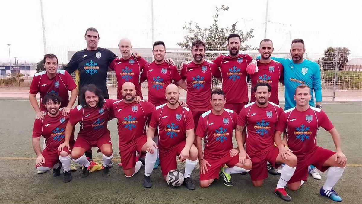 El Armelles-CMG. De pie: Carlos Gómez, Sergio Escorihuela, Emilio Bellido, Cristian Carayol, Miguel Martínez, David Gómez, Juan Manuel González y Sergio Llorens. y agachados: José Manuel González, Rubén Sánchez, Cristian García, David Roig, Alfredo Barbero, Javier Marco y Roberto Garrido.
