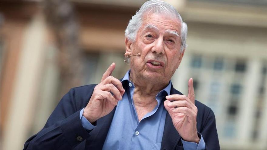 Vargas Llosa sufre una caída en su casa