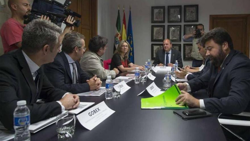 El Plan de Industrialización de Extremadura movilizará 2.500 millones, 900 de inversión privada