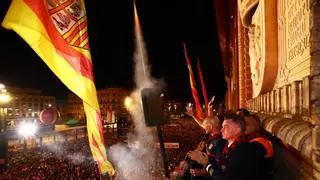 La memoria del fuego abre las fiestas del Pilar de Zaragoza con el pregón de los bomberos: "Os invitamos a encender la mecha de la alegría"