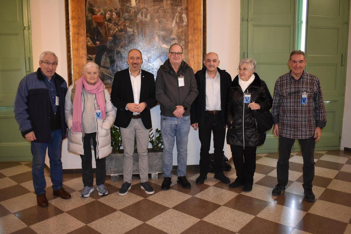L’alcalde Aloy i el regidor Sixto amb els representants la Federació d’Associacions de Veïns i Veïnes de Manresa (FAVM)