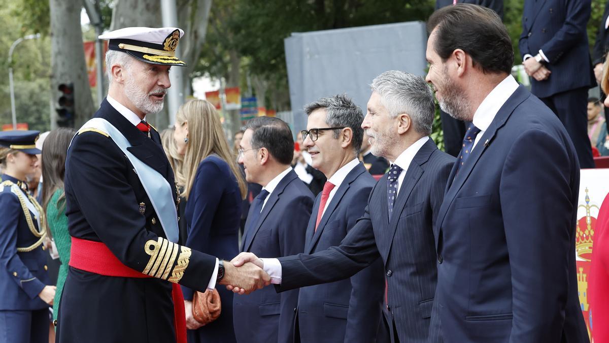 El rey Felipe y la princesa Leonor durante el desfile de las Fuerzas Armadas con motivo de la Fiesta Nacional