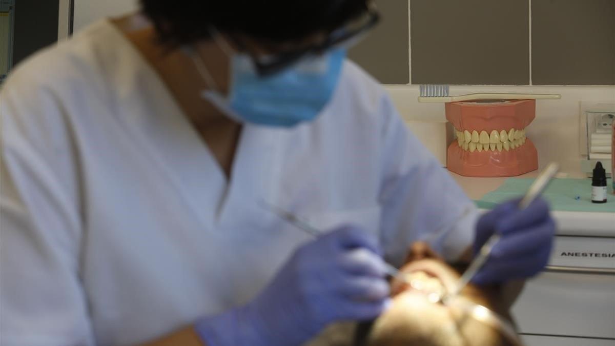 Un dentista en el servicio municipal de Barcelona