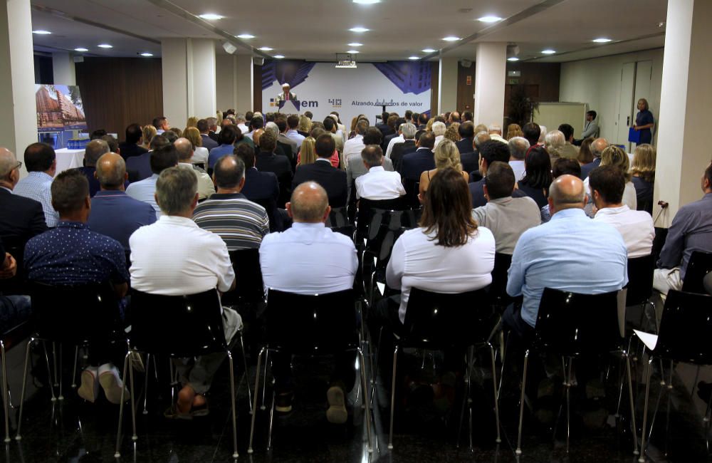 Algunos de los asistentes al 40º aniversario de Urbem.