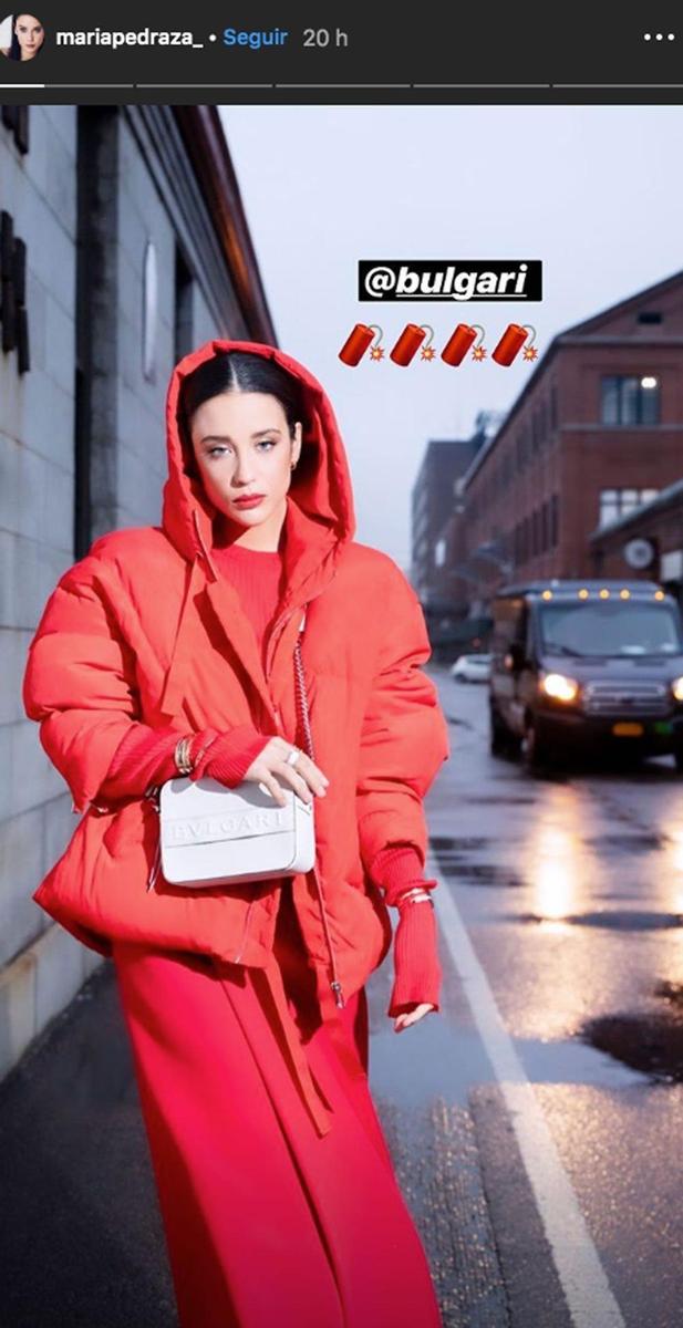 María Pedraza en un 'total look' en rojo para Bulgari