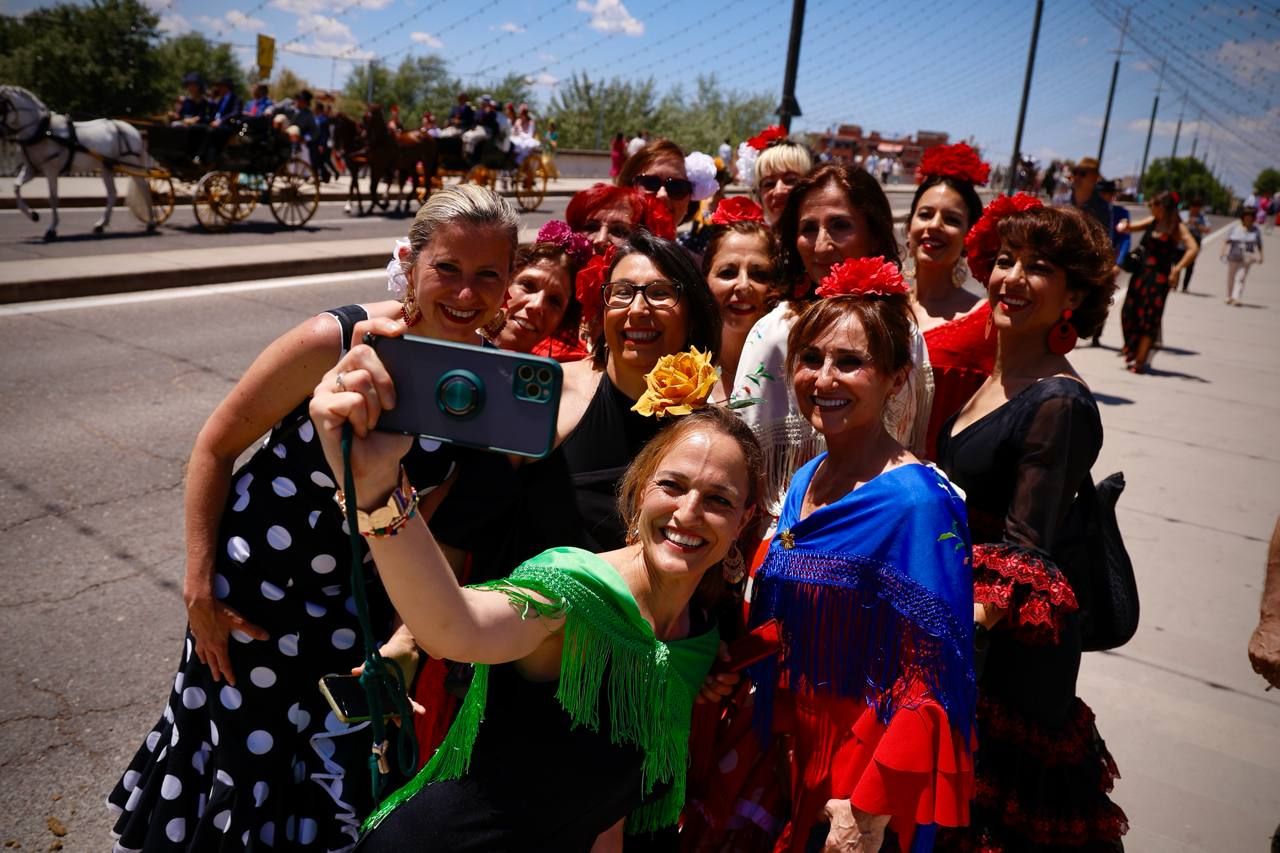 La Feria entra en calor con todas las mesas llenas