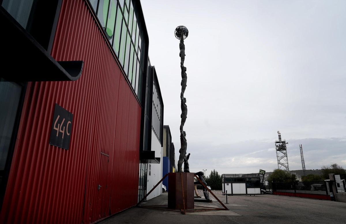 La esculura en honor a los Hermanos de la Lejía, realizada por el escultor Ramón Conde por encargo de Selva García Pomes, sobrina de los fusilados, en la Fundición Capa, en Madrid, donde está guardada. |